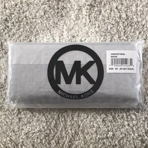 Dove Gray Michael Kors Jetset Travel Wallet